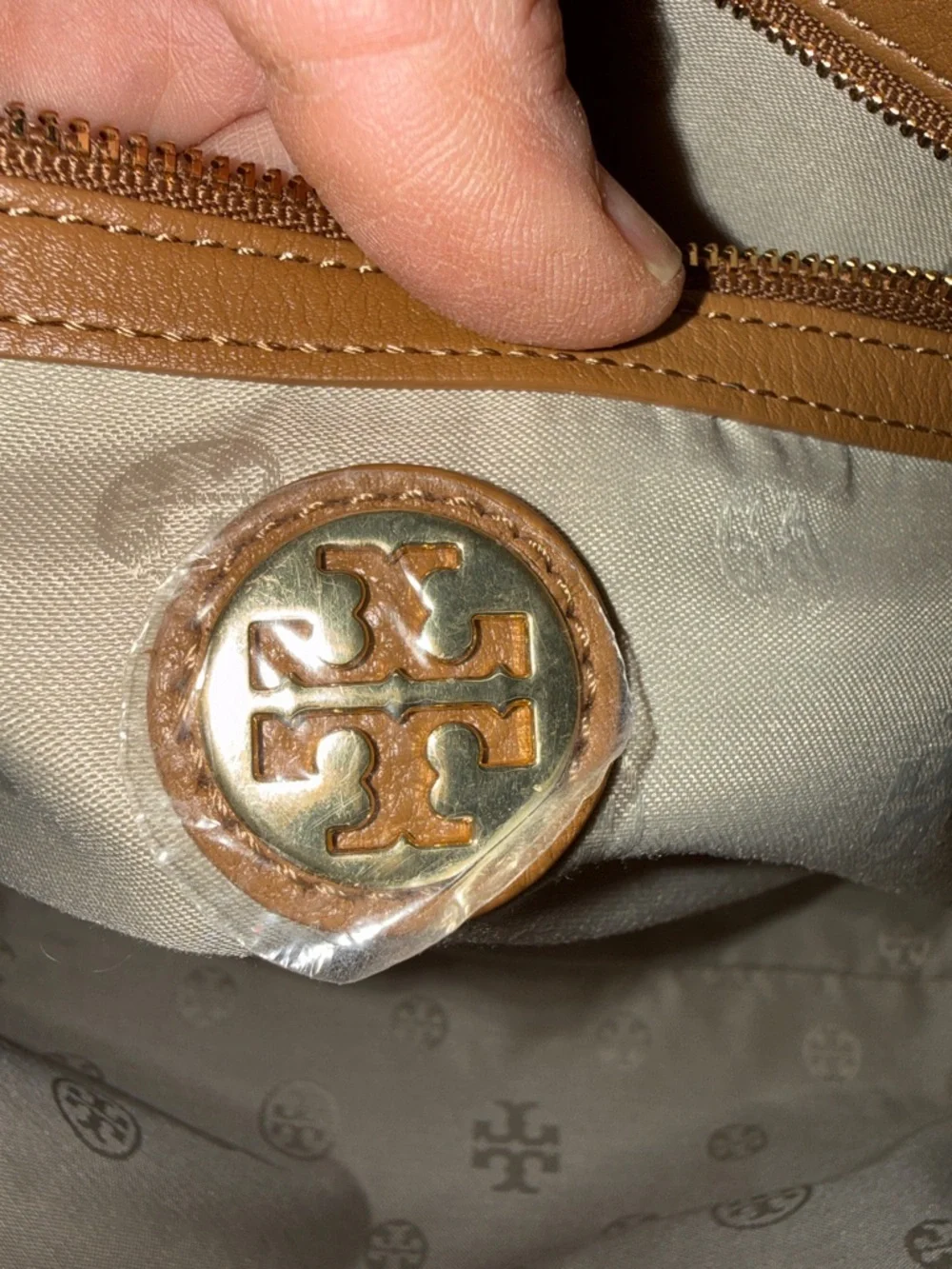 Tory Burch NWOT  tweet Tan and Cream Woven Tote with Chain-Trim Straps - Picture 16 of 17